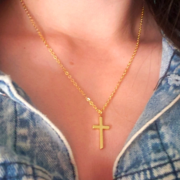 Gold cross necklace - Picture 3 of 6